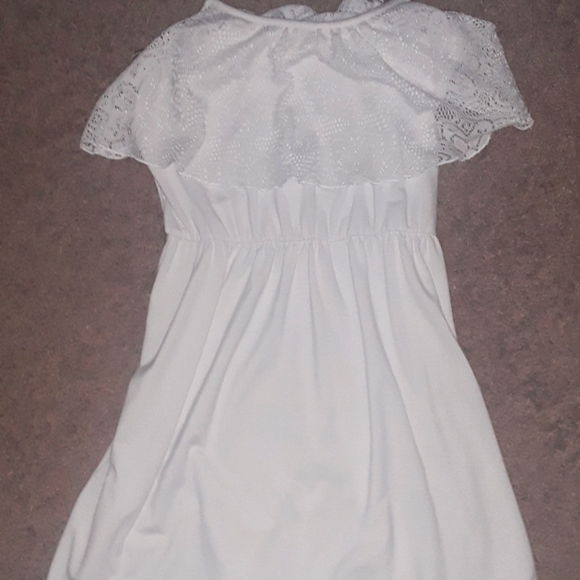BONGO Dresses & Skirts - A white dress frilly on top